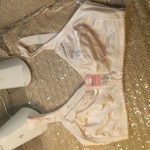 COPY - NWT Queen Brand Bra Size 42DD Very Light Pink NO PADDING OR WIRES :)